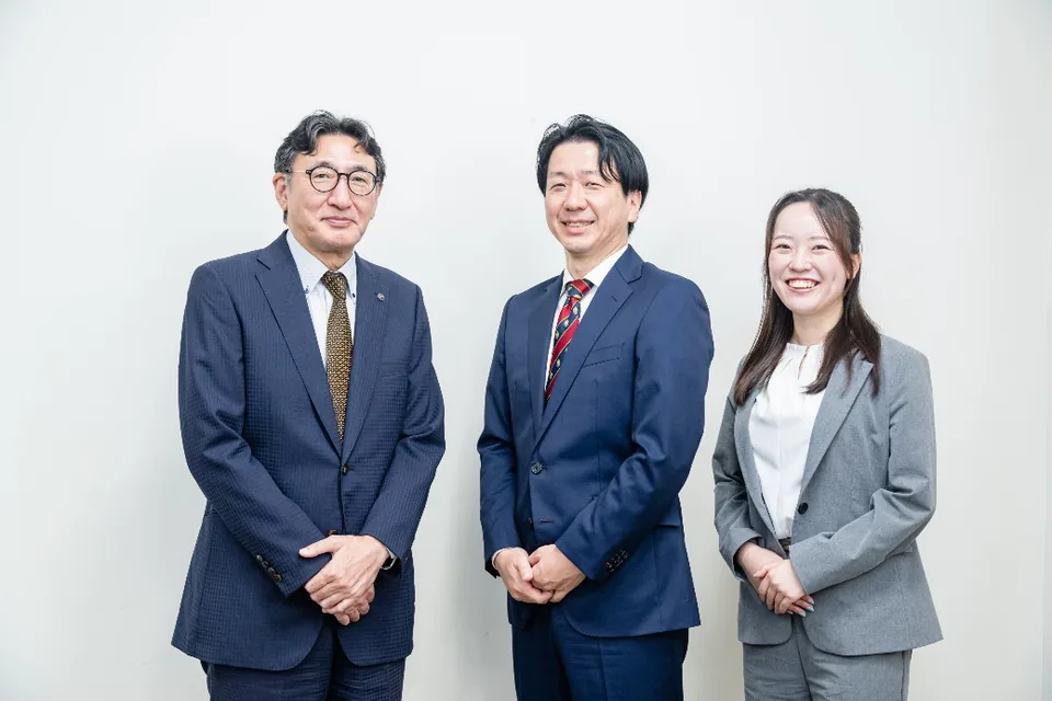 株式会社トミタとシェアビジョンの取材集合写真